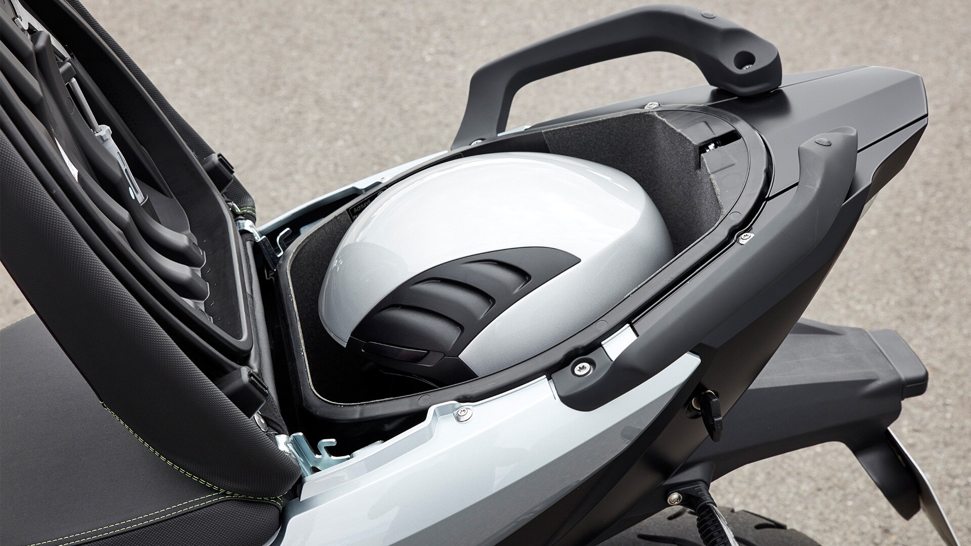 Vano per il casco nel C evolution