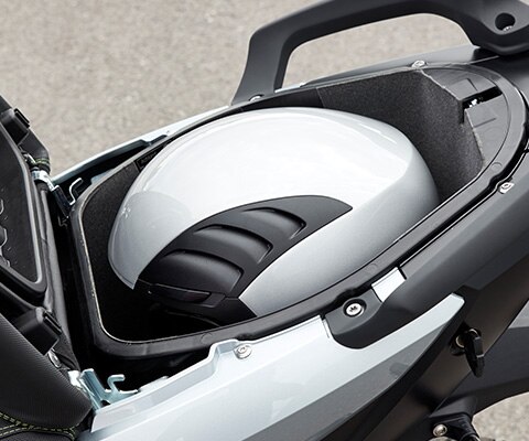 Vano per il casco nel C evolution